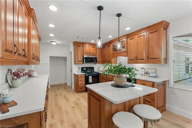 2216 Whites Mill Road, High Point, NC 27265