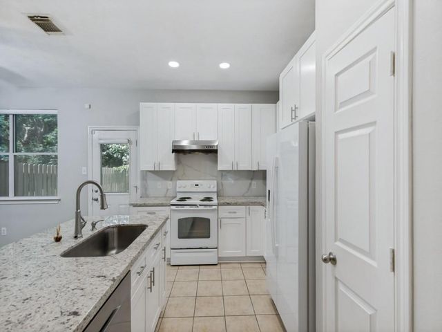 151 N Burberry Park Circle, Spring, TX 77382