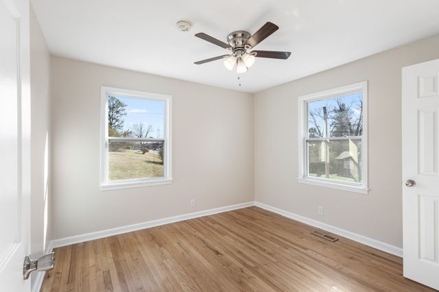 1447 McCan Dr, Clarksville, TN 37043