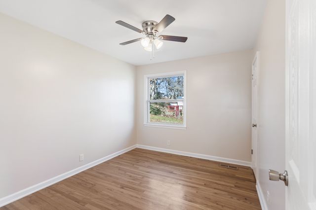 1447 McCan Dr, Clarksville, TN 37043