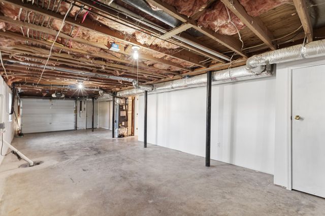 1447 McCan Dr, Clarksville, TN 37043