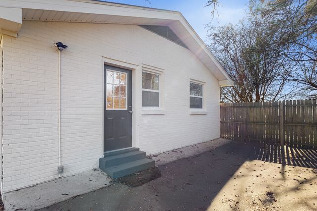 1447 McCan Dr, Clarksville, TN 37043