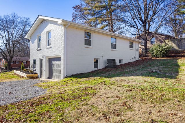 1447 McCan Dr, Clarksville, TN 37043