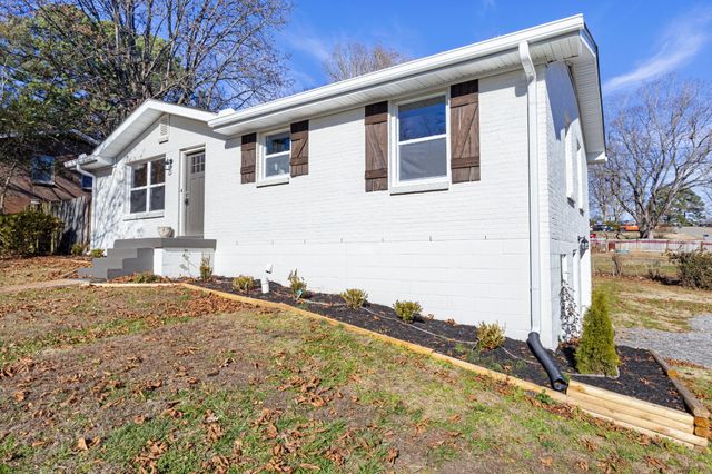 1447 McCan Dr, Clarksville, TN 37043