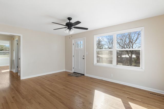 1447 McCan Dr, Clarksville, TN 37043