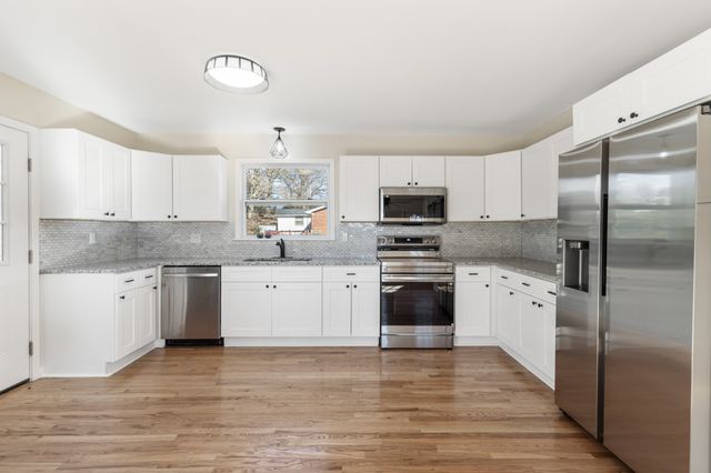 1447 McCan Dr, Clarksville, TN 37043