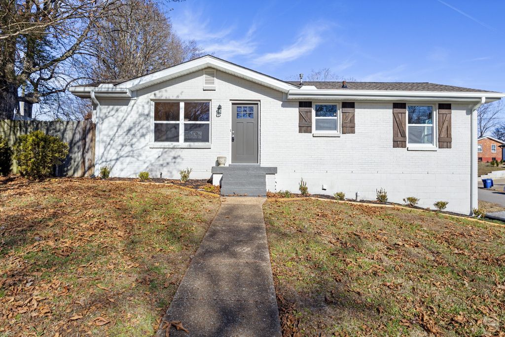 1447 McCan Dr, Clarksville, TN 37043