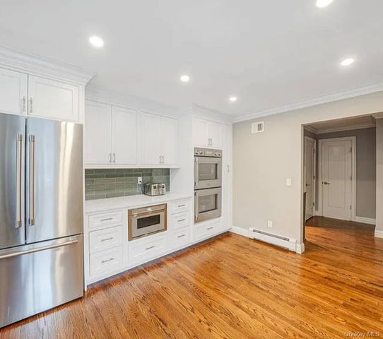 33 Brookfield Road, Northport, NY 11768