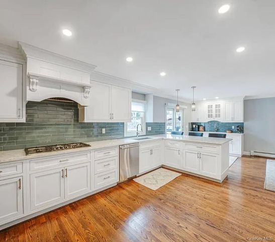 33 Brookfield Road, Northport, NY 11768