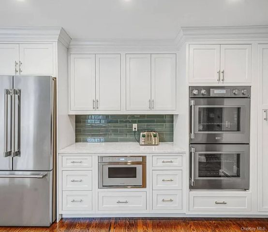 33 Brookfield Road, Northport, NY 11768