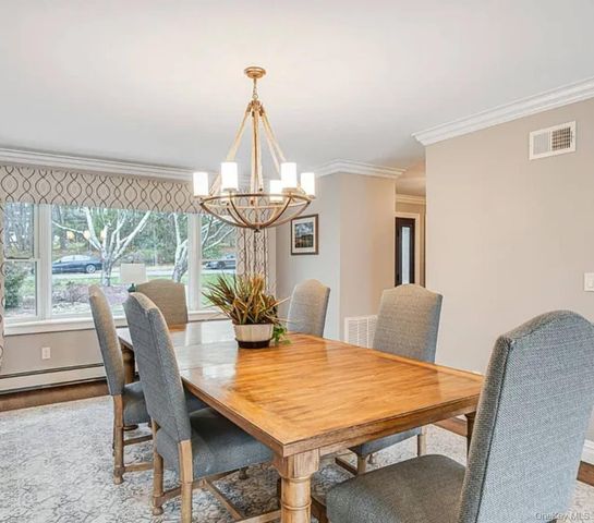 33 Brookfield Road, Northport, NY 11768