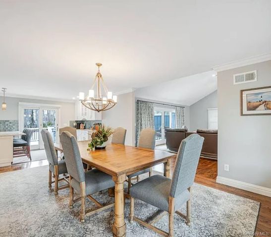 33 Brookfield Road, Northport, NY 11768