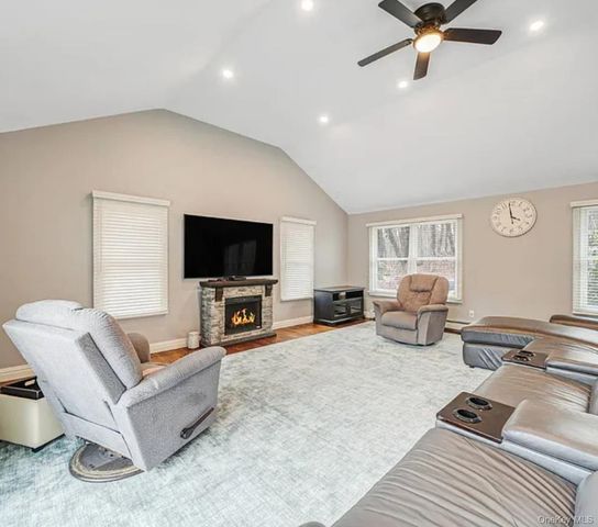 33 Brookfield Road, Northport, NY 11768