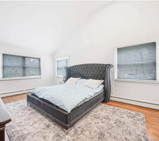 33 Brookfield Road, Northport, NY 11768