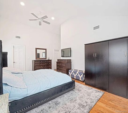 33 Brookfield Road, Northport, NY 11768