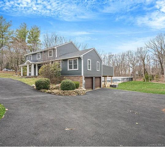 33 Brookfield Road, Northport, NY 11768