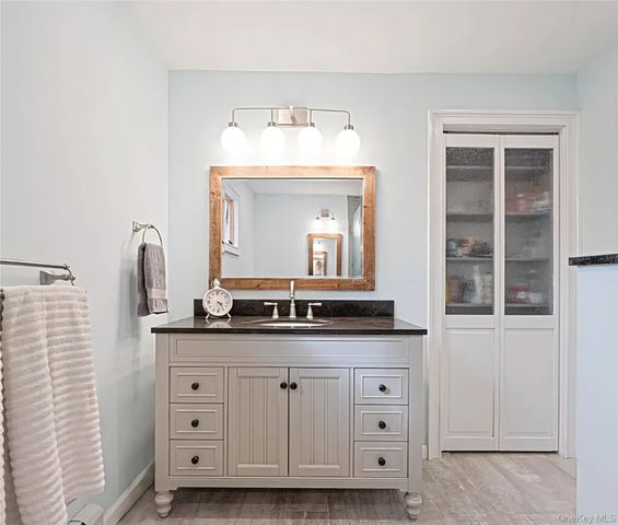 33 Brookfield Road, Northport, NY 11768