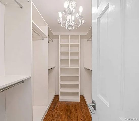 33 Brookfield Road, Northport, NY 11768