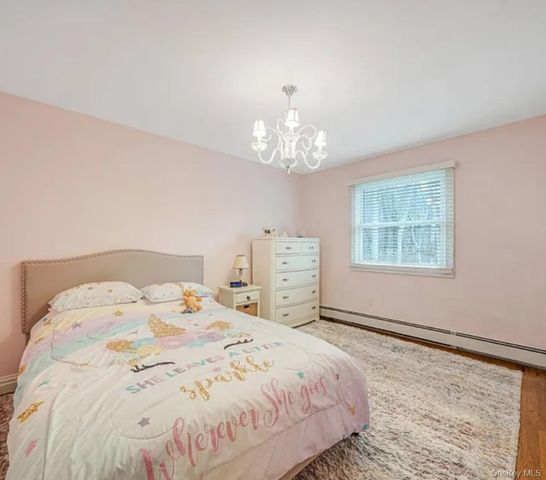 33 Brookfield Road, Northport, NY 11768