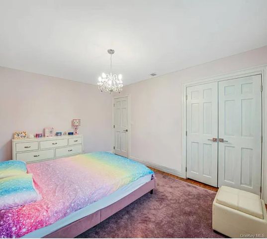 33 Brookfield Road, Northport, NY 11768