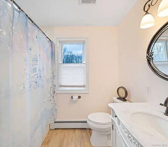 33 Brookfield Road, Northport, NY 11768