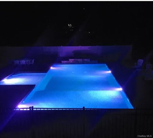 33 Brookfield Road, Northport, NY 11768