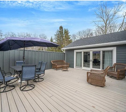 33 Brookfield Road, Northport, NY 11768