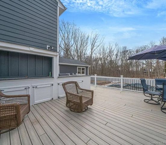 33 Brookfield Road, Northport, NY 11768