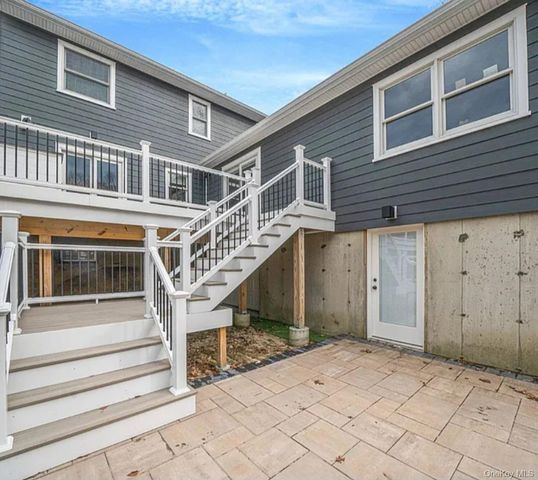 33 Brookfield Road, Northport, NY 11768