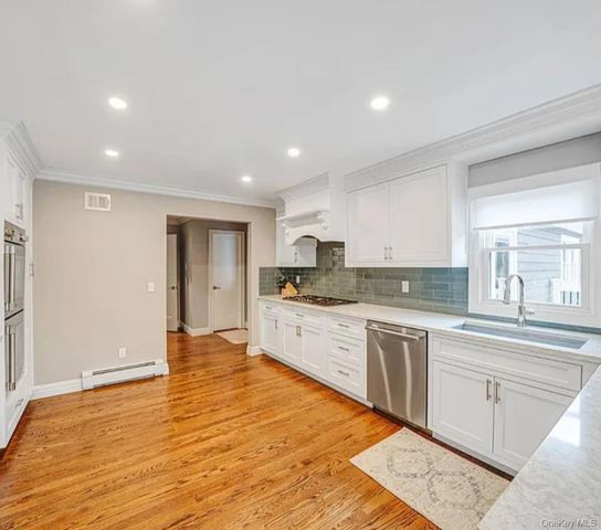 33 Brookfield Road, Northport, NY 11768