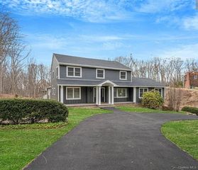 33 Brookfield Road, Northport, NY 11768