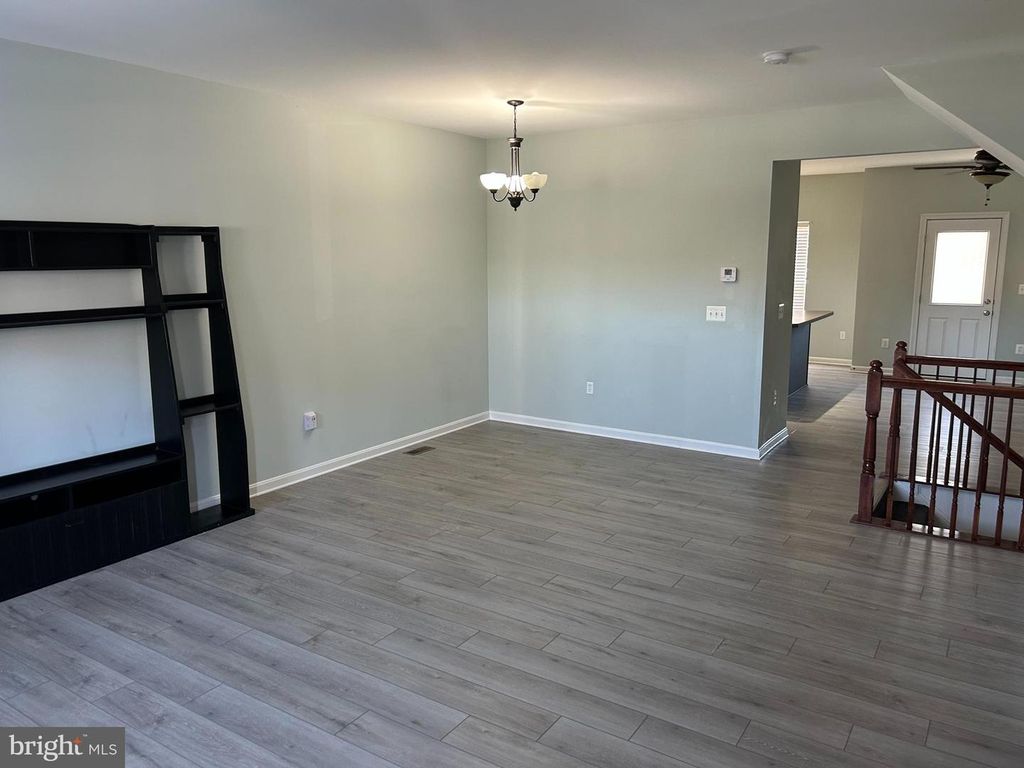Image 3 of property listing at 105 CHESTERBROOK CT, Stafford, VA 22554