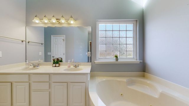 6003 Quincy Ct, La Vergne, TN 37086