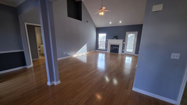 6003 Quincy Ct, La Vergne, TN 37086