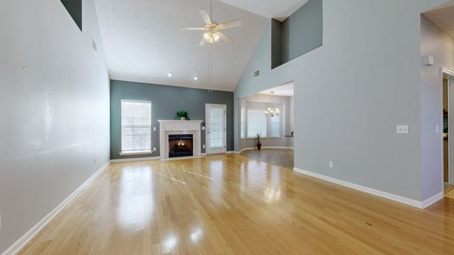 6003 Quincy Ct, La Vergne, TN 37086