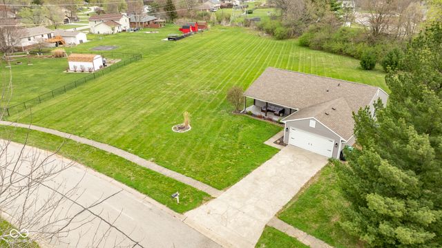587 Quail Run, Greenwood, IN 46142