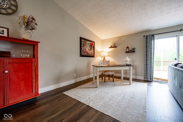 587 Quail Run, Greenwood, IN 46142