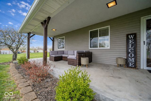 587 Quail Run, Greenwood, IN 46142