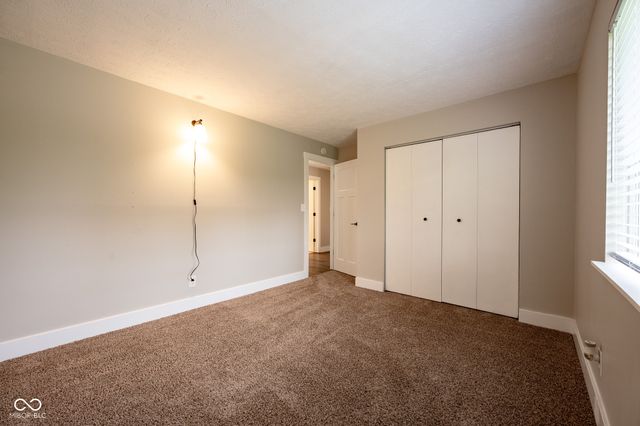 587 Quail Run, Greenwood, IN 46142