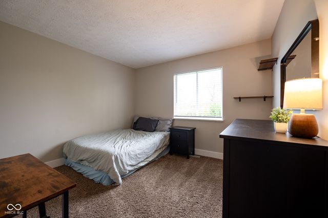 587 Quail Run, Greenwood, IN 46142