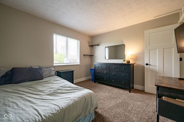 587 Quail Run, Greenwood, IN 46142