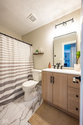 587 Quail Run, Greenwood, IN 46142