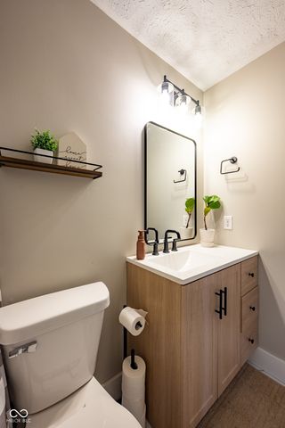 587 Quail Run, Greenwood, IN 46142