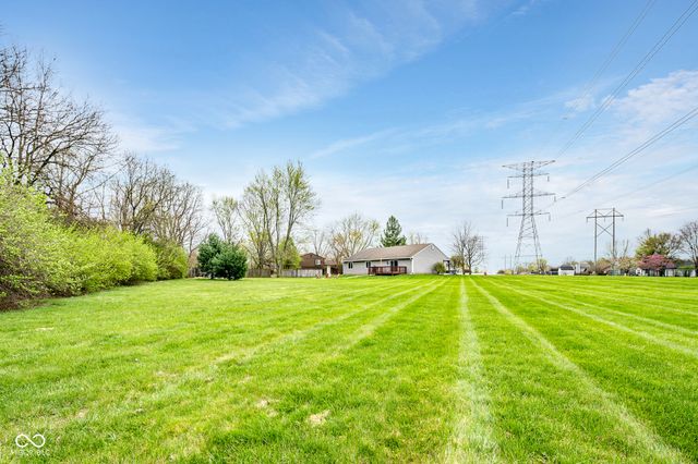 587 Quail Run, Greenwood, IN 46142