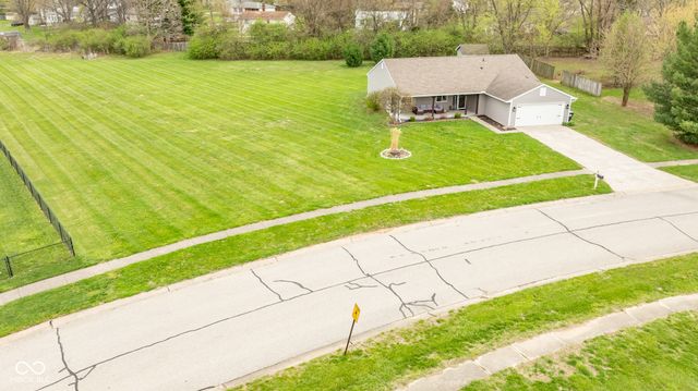 587 Quail Run, Greenwood, IN 46142