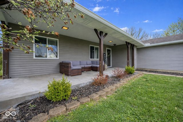 587 Quail Run, Greenwood, IN 46142