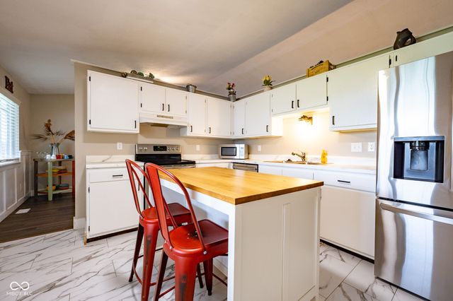 587 Quail Run, Greenwood, IN 46142