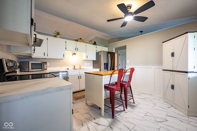 587 Quail Run, Greenwood, IN 46142