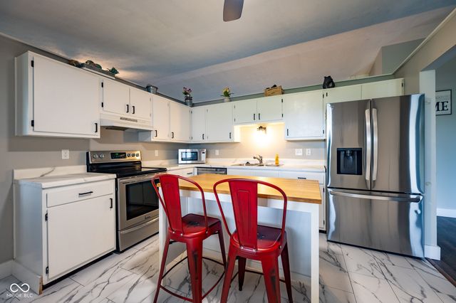 587 Quail Run, Greenwood, IN 46142