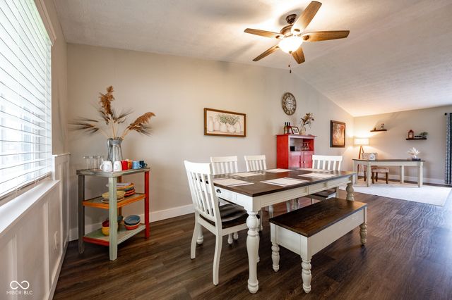 587 Quail Run, Greenwood, IN 46142